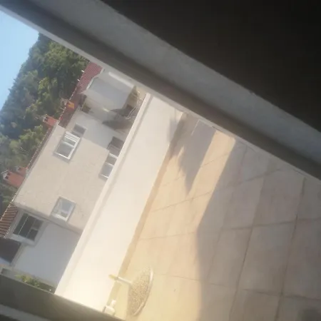 Apartment Double With Shared Bathroom Split